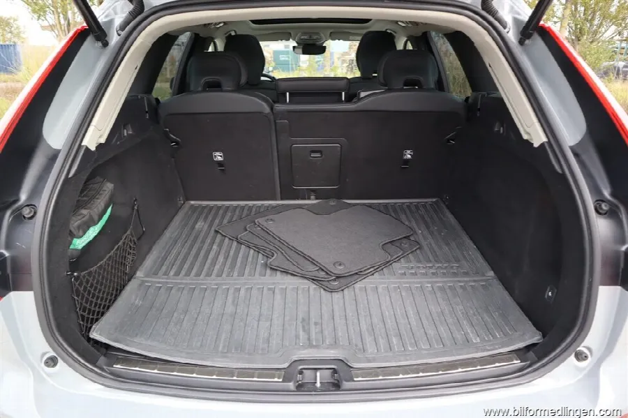Volvo XC60 T6 2.0 Recharge AWD 350hk Aut Plus Dark edition 1 ägare Panorama mm, bild 11 av 12