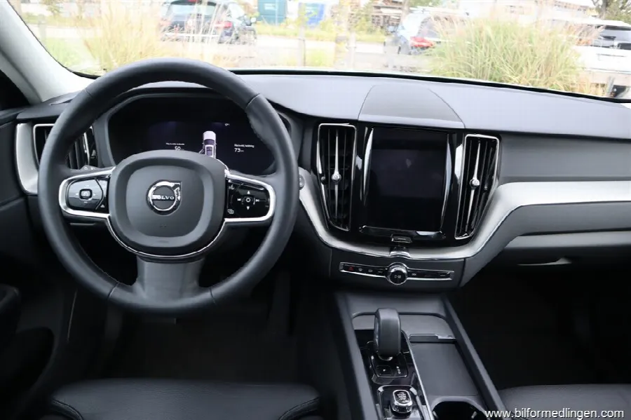 Volvo XC60 T6 2.0 Recharge AWD 350hk Aut Plus Dark edition 1 ägare Panorama mm, bild 4 av 12