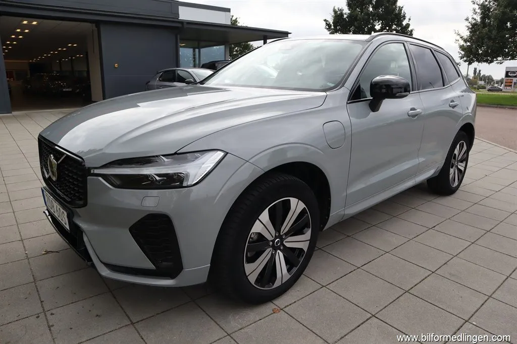 Volvo XC60 T6 2.0 Recharge AWD 350hk Aut Plus Dark edition 1 ägare Panorama mm, bild 2 av 12