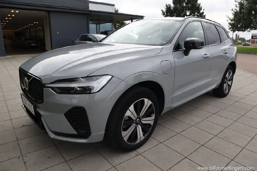 Volvo XC60 T6 2.0 Recharge AWD 350hk Aut Plus Dark edition 1 ägare Panorama mm, bild 2 av 12