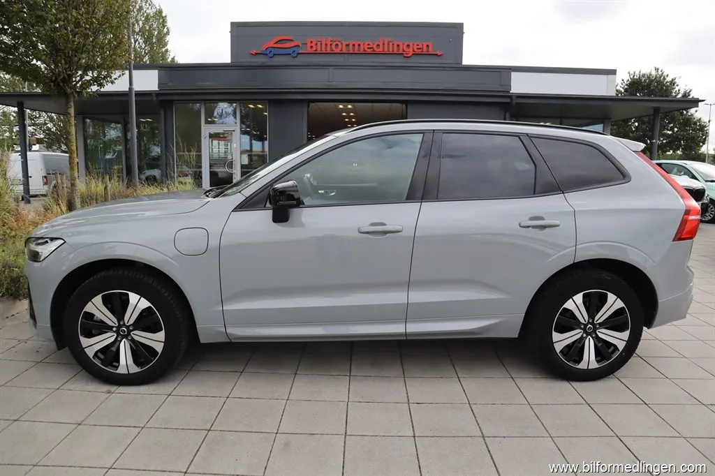 Volvo XC60 T6 2.0 Recharge AWD 350hk Aut Plus Dark edition 1 ägare Panorama mm, bild 1 av 12