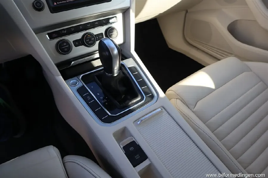 Volkswagen Passat 2.0 TDI DPF BMT Variant 150hk Aut Ljus skinnklädsel Backkamera, bild 12 av 12