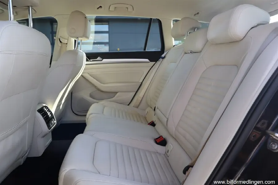 Volkswagen Passat 2.0 TDI DPF BMT Variant 150hk Aut Ljus skinnklädsel Backkamera, bild 9 av 12