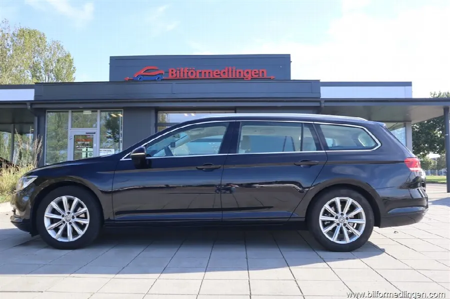 Volkswagen Passat 2.0 TDI DPF BMT Variant 150hk Aut Ljus skinnklädsel Backkamera, bild 1 av 12