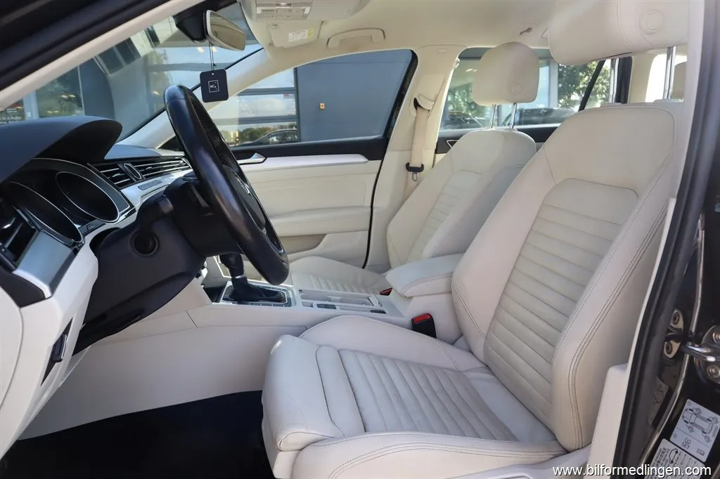 Volkswagen Passat 2.0 TDI DPF BMT Variant 150hk Aut Ljus skinnklädsel Backkamera, bild 8 av 12