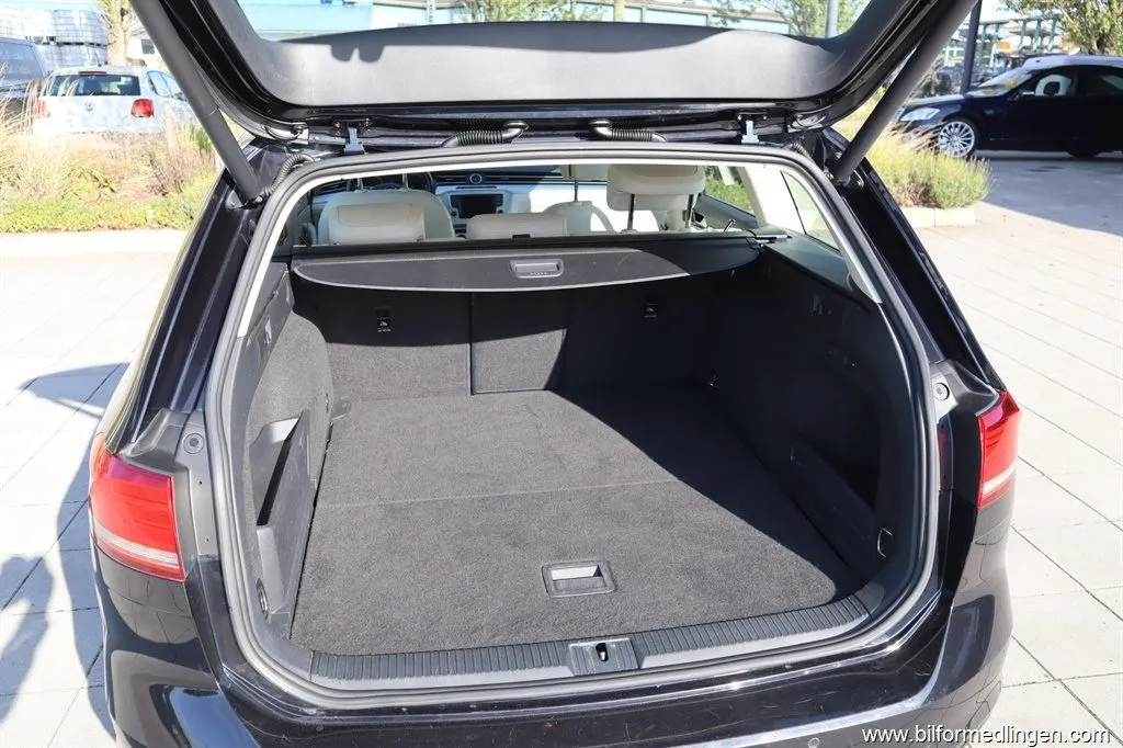 Volkswagen Passat 2.0 TDI DPF BMT Variant 150hk Aut Ljus skinnklädsel Backkamera, bild 7 av 12