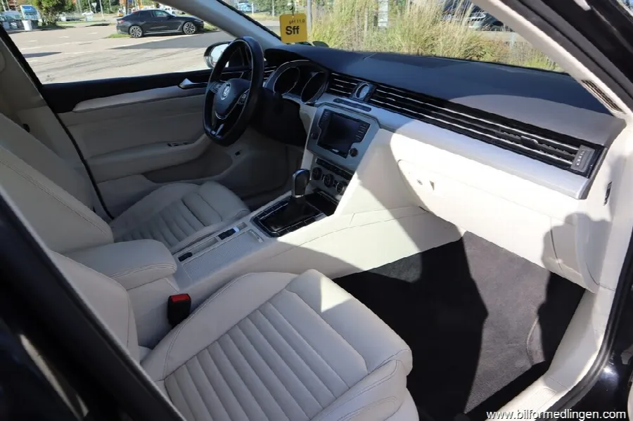 Volkswagen Passat 2.0 TDI DPF BMT Variant 150hk Aut Ljus skinnklädsel Backkamera, bild 10 av 12