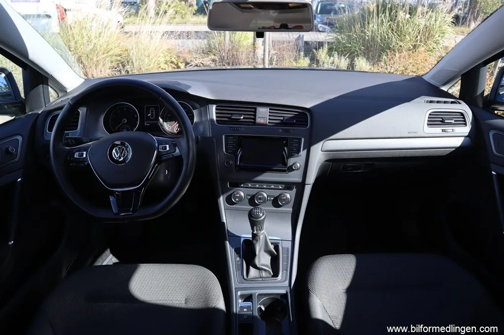 Volkswagen Golf 1.2 TSI BMT 5-door 105hk 1 ägare Dragkrok Svensksåld Backkamera, bild 10 av 12