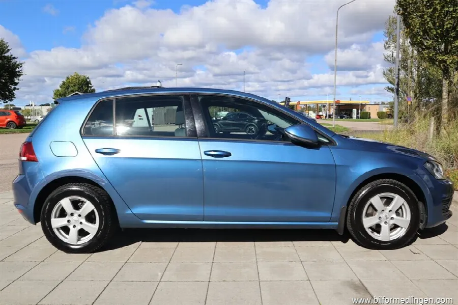Volkswagen Golf 1.2 TSI BMT 5-door 105hk 1 ägare Dragkrok Svensksåld Backkamera, bild 4 av 12