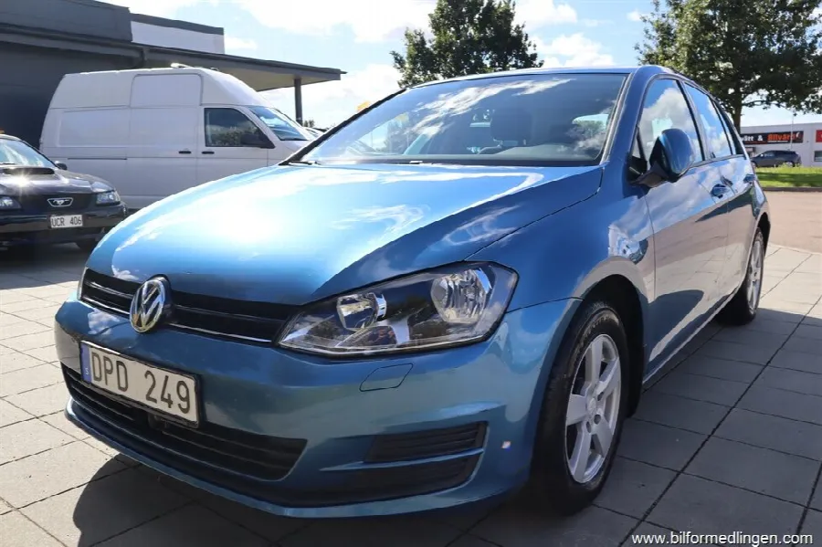 Volkswagen Golf 1.2 TSI BMT 5-door 105hk 1 ägare Dragkrok Svensksåld Backkamera, bild 2 av 12