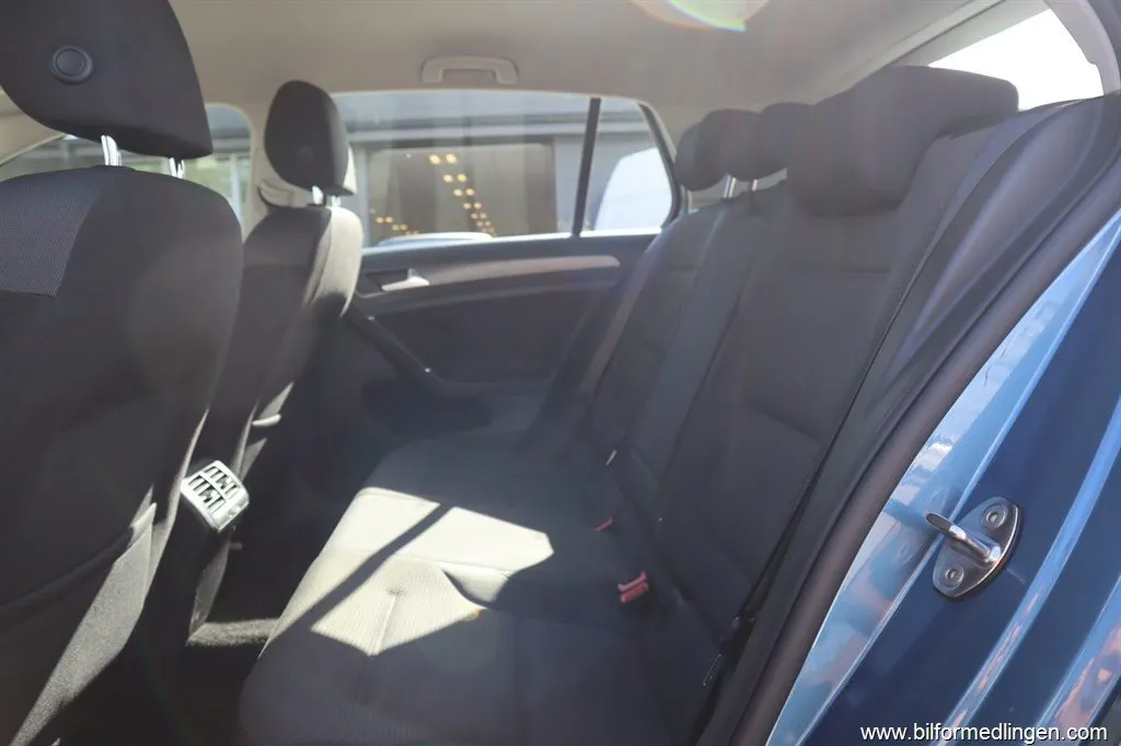 Volkswagen Golf 1.2 TSI BMT 5-door 105hk 1 ägare Dragkrok Svensksåld Backkamera, bild 9 av 12