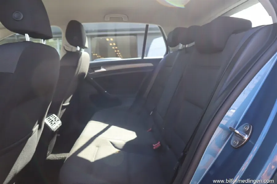 Volkswagen Golf 1.2 TSI BMT 5-door 105hk 1 ägare Dragkrok Svensksåld Backkamera, bild 9 av 12