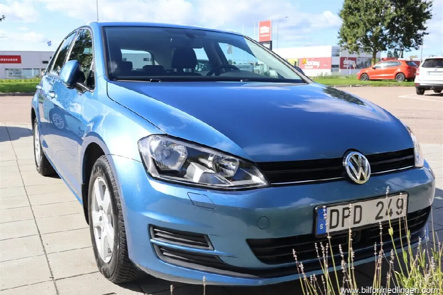 Volkswagen Golf 1.2 TSI BMT 5-door 105hk 1 ägare Dragkrok Svensksåld Backkamera, bild 3 av 12