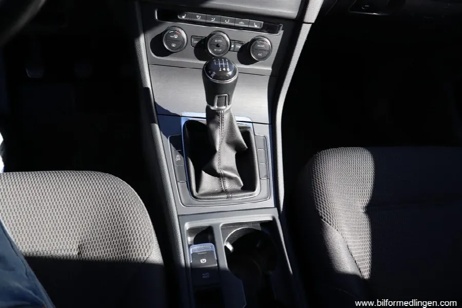 Volkswagen Golf 1.2 TSI BMT 5-door 105hk 1 ägare Dragkrok Svensksåld Backkamera, bild 11 av 12