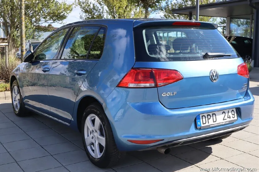 Volkswagen Golf 1.2 TSI BMT 5-door 105hk 1 ägare Dragkrok Svensksåld Backkamera, bild 6 av 12