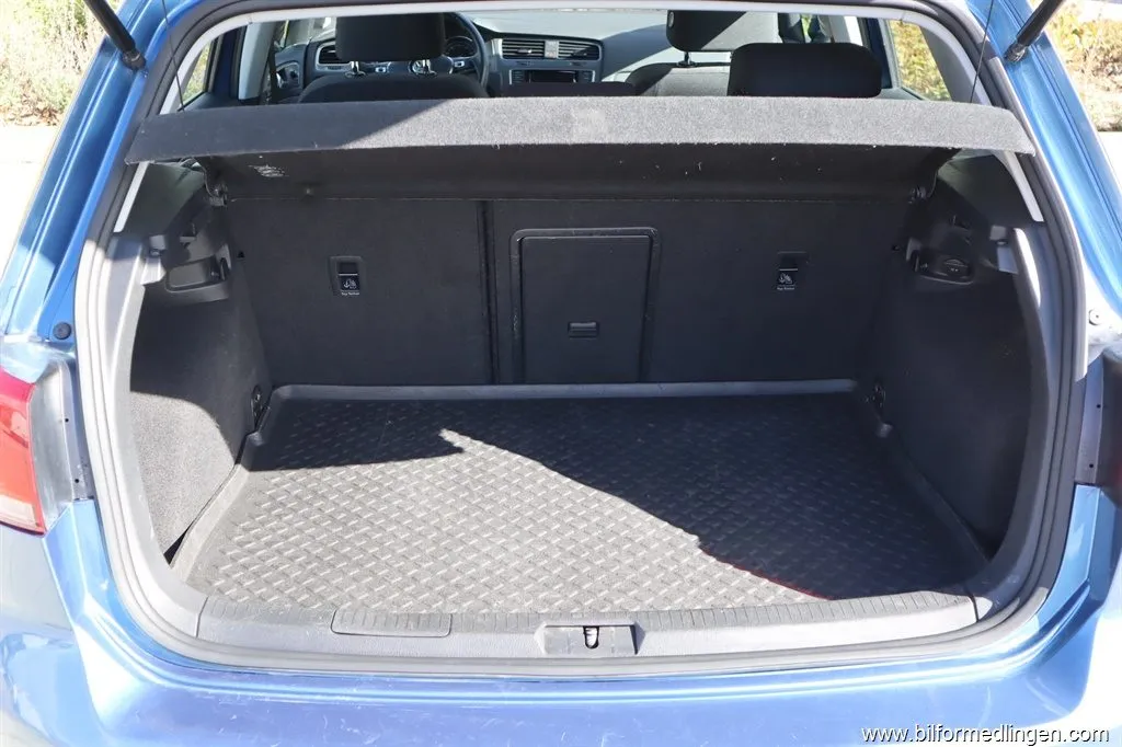 Volkswagen Golf 1.2 TSI BMT 5-door 105hk 1 ägare Dragkrok Svensksåld Backkamera, bild 7 av 12