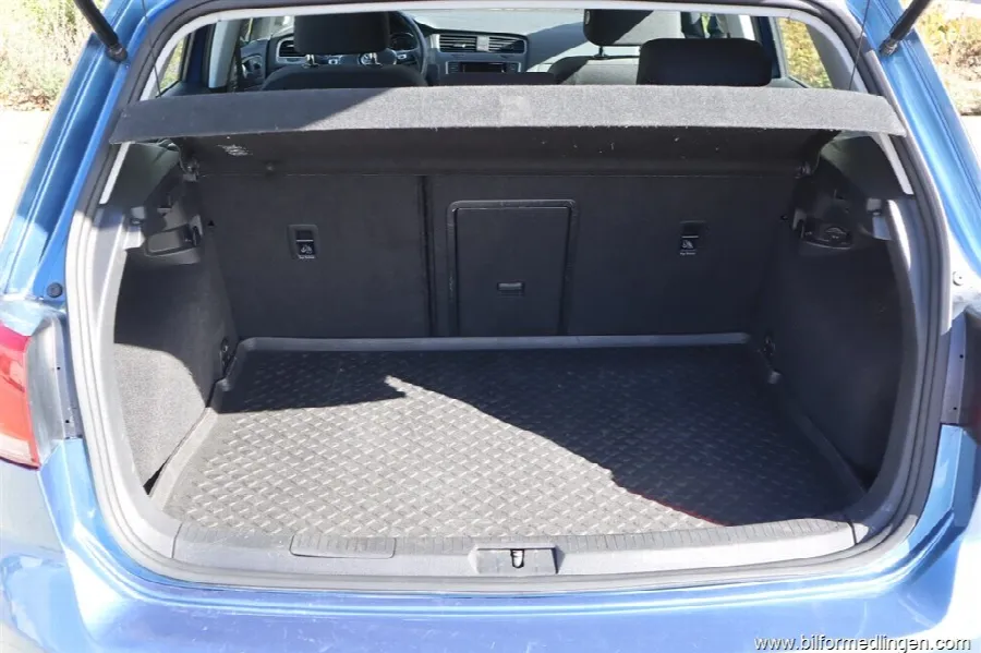 Volkswagen Golf 1.2 TSI BMT 5-door 105hk 1 ägare Dragkrok Svensksåld Backkamera, bild 7 av 12