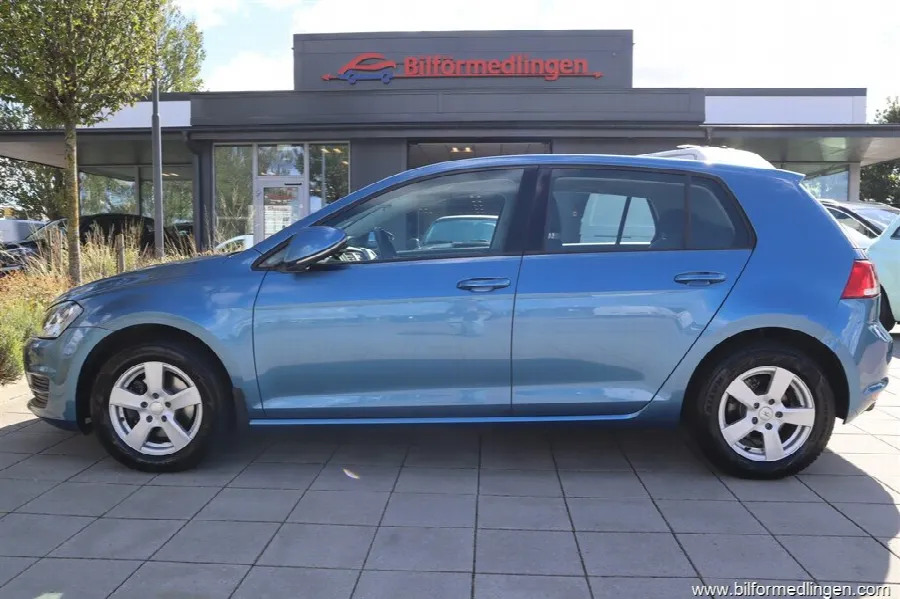 Volkswagen Golf 1.2 TSI BMT 5-door 105hk 1 ägare Dragkrok Svensksåld Backkamera, bild 1 av 12