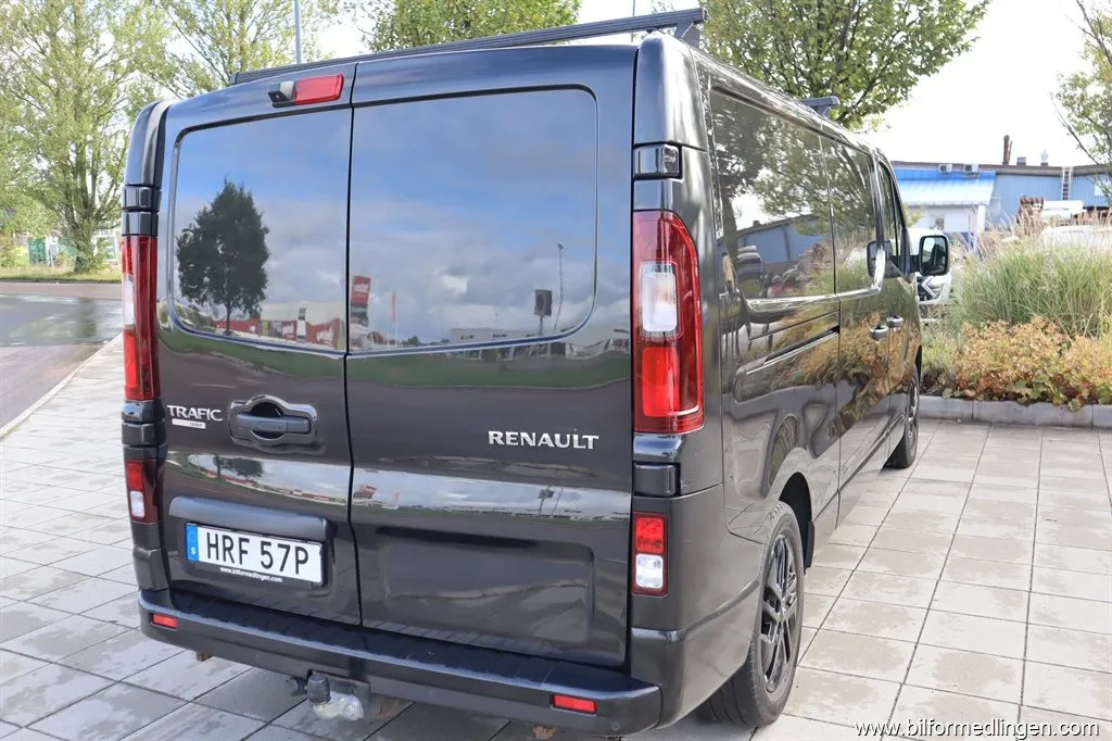 Renault Trafic 2.0 Blue dCi 170 Van 2.9t 170hk 3 sits Navi Aut Racing spirit, bild 5 av 12