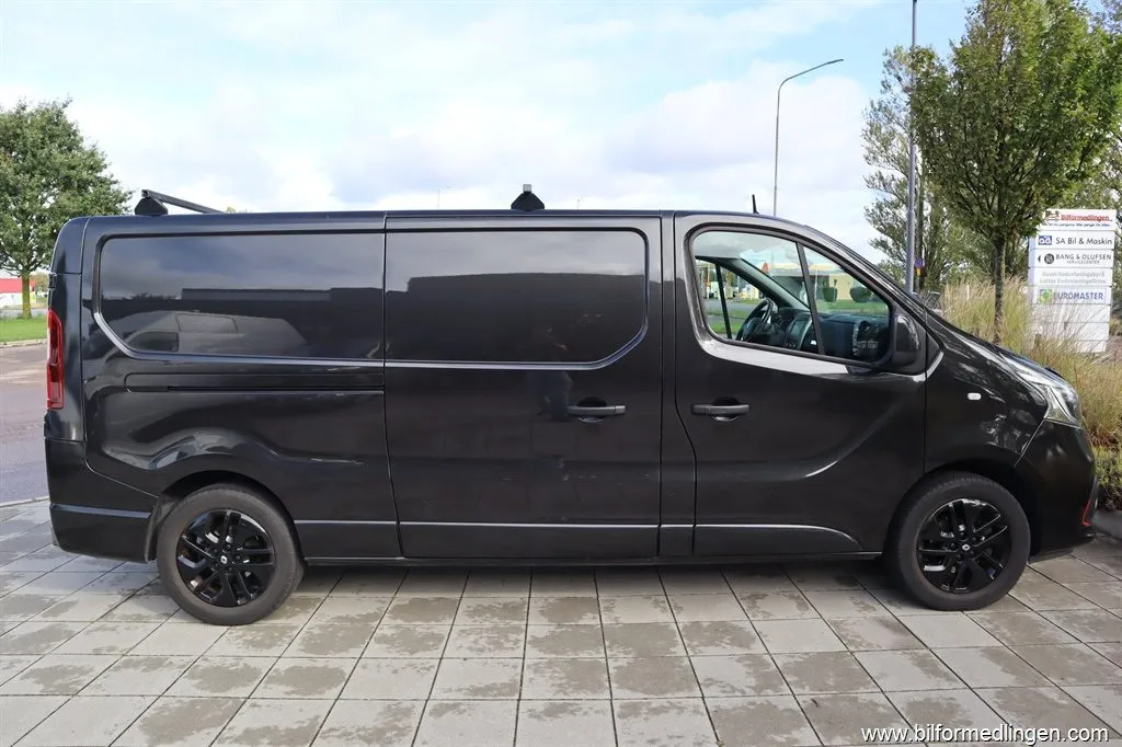 Renault Trafic 2.0 Blue dCi 170 Van 2.9t 170hk 3 sits Navi Aut Racing spirit, bild 4 av 12