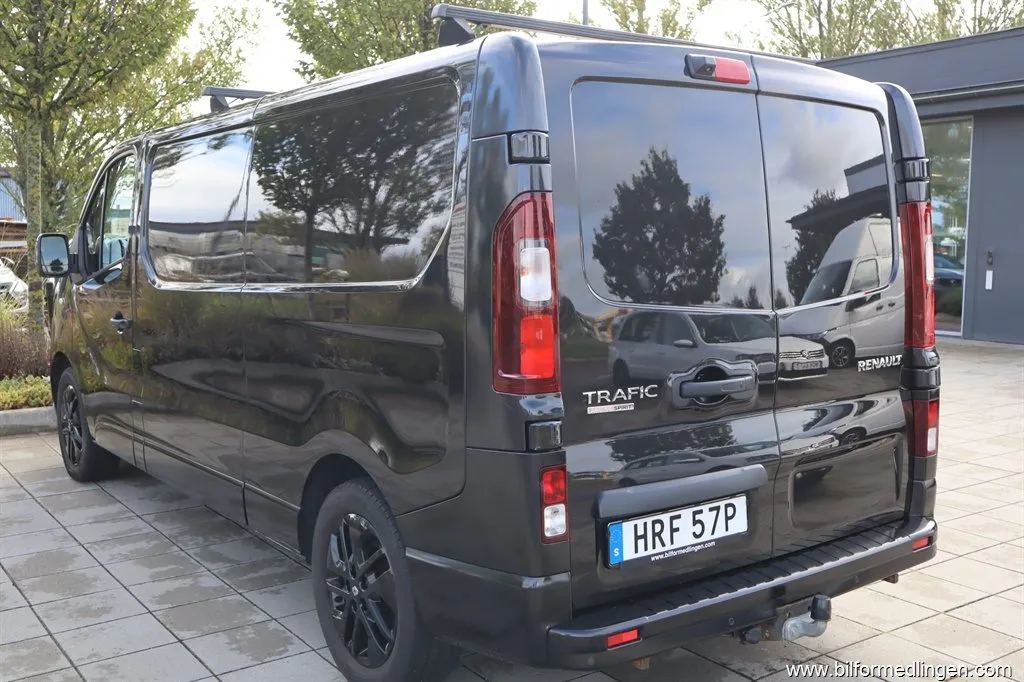 Renault Trafic 2.0 Blue dCi 170 Van 2.9t 170hk 3 sits Navi Aut Racing spirit, bild 6 av 12