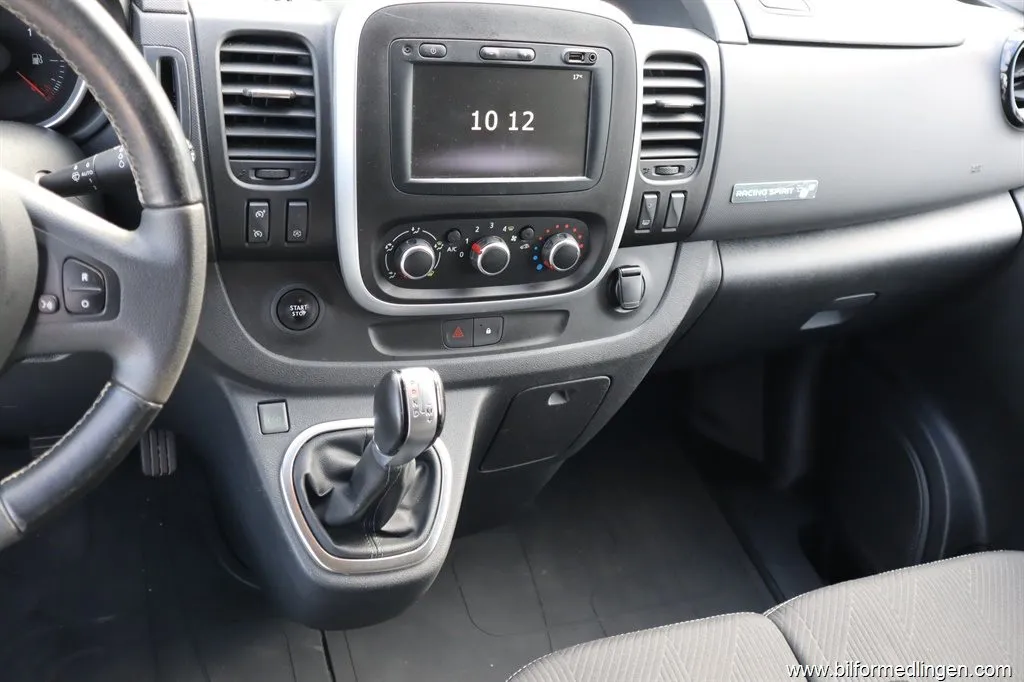 Renault Trafic 2.0 Blue dCi 170 Van 2.9t 170hk 3 sits Navi Aut Racing spirit, bild 10 av 12