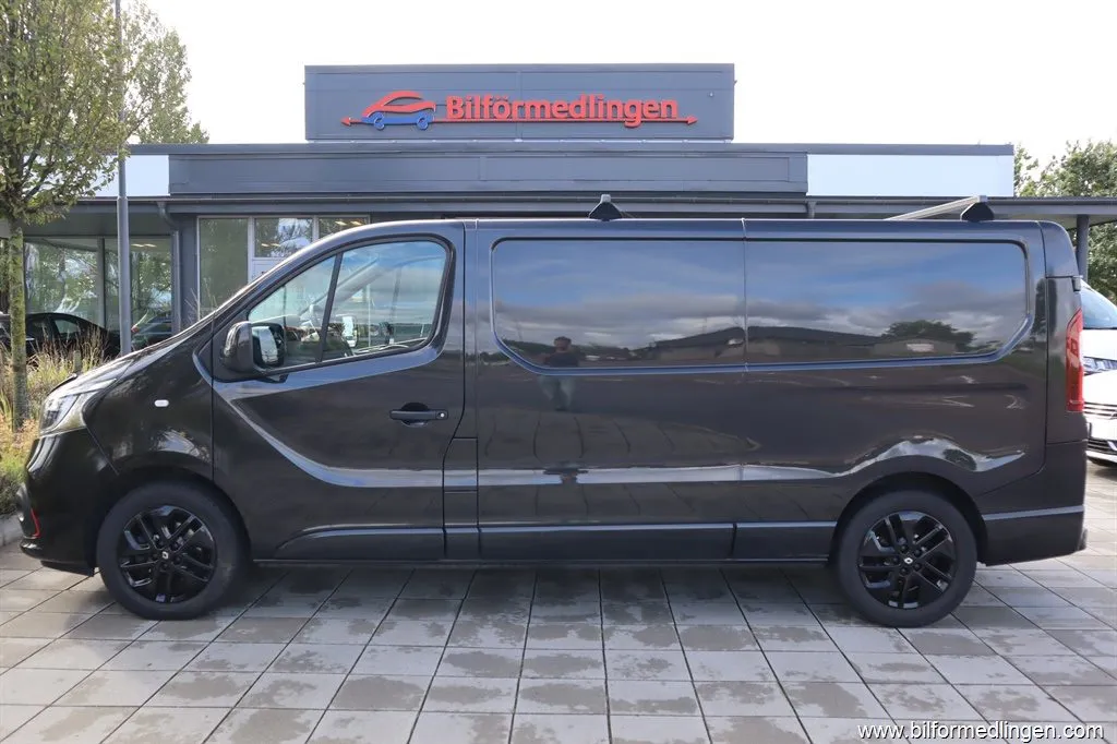 Renault Trafic 2.0 Blue dCi 170 Van 2.9t 170hk 3 sits Navi Aut Racing spirit, bild 1 av 12