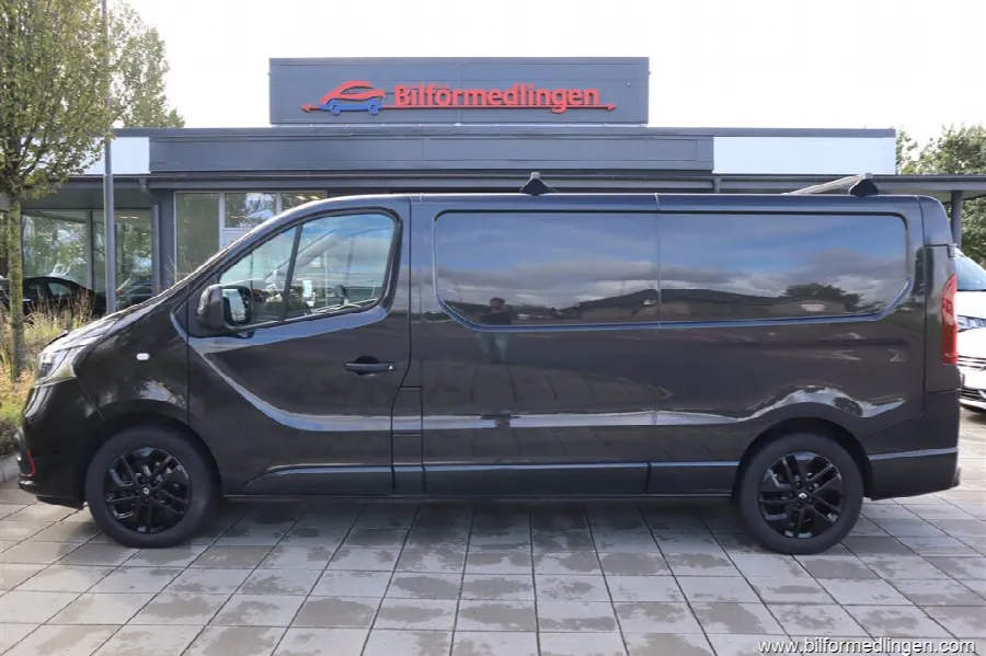 Renault Trafic 2.0 Blue dCi 170 Van 2.9t 170hk 3 sits Navi Aut Racing spirit, bild 1 av 12