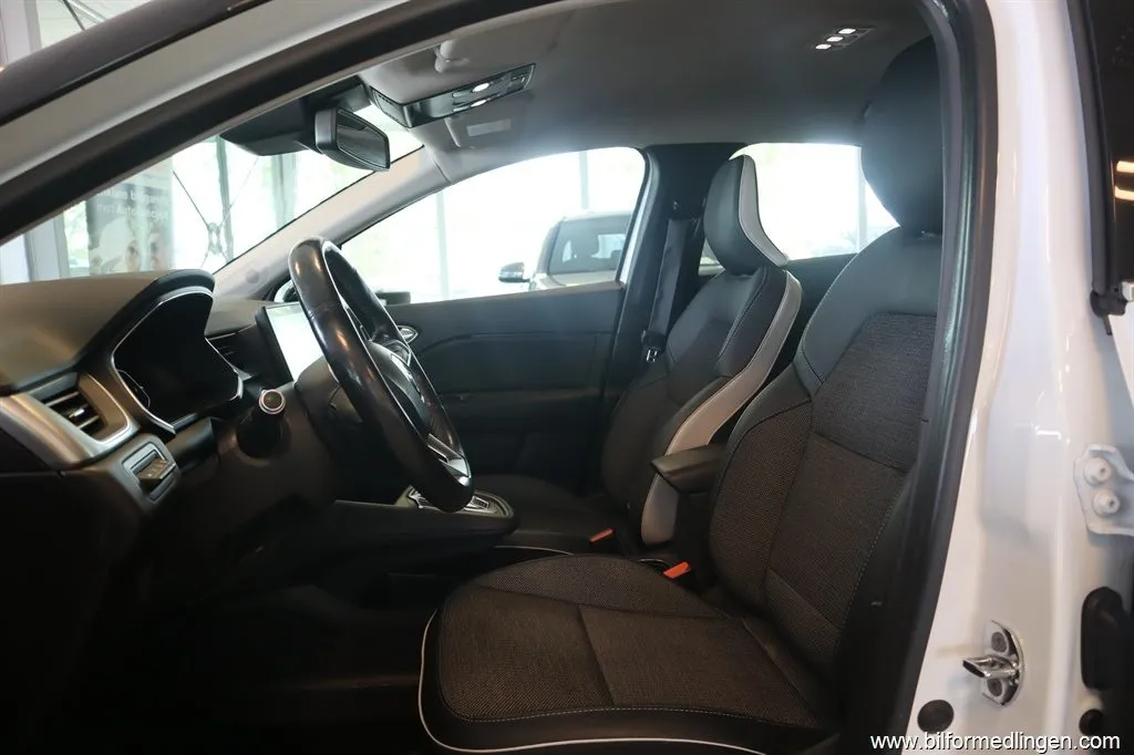 Renault Captur 1.3 TCe 130hk Automat Backkamera Navi, bild 4 av 12