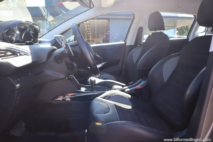 Peugeot 2008 1.2 e-VTI 82hk Aut Svensksåld, bild 4 av 12