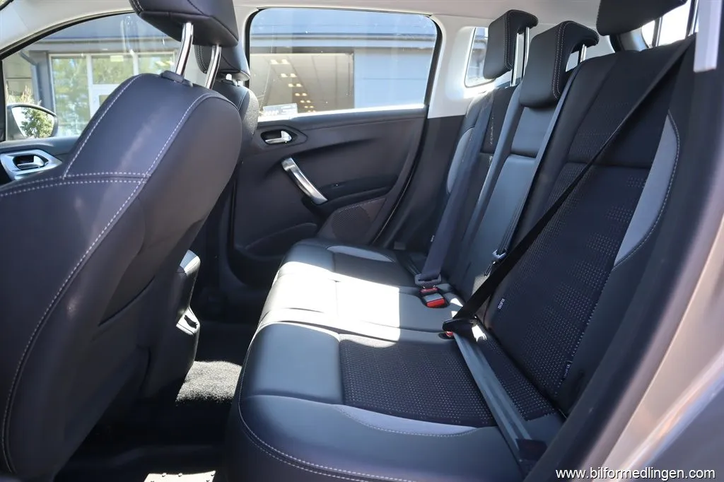 Peugeot 2008 1.2 e-VTI 82hk Aut Svensksåld, bild 6 av 12
