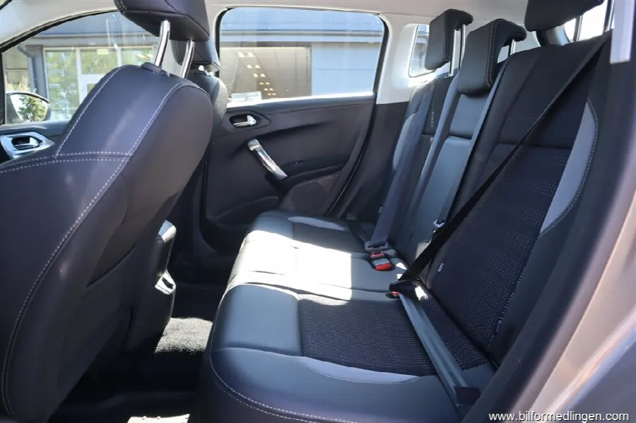 Peugeot 2008 1.2 e-VTI 82hk Aut Svensksåld, bild 6 av 12