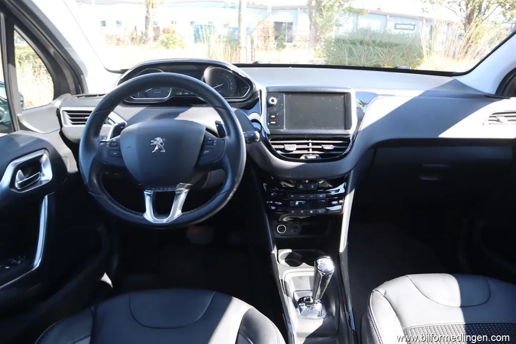 Peugeot 2008 1.2 e-VTI 82hk Aut Svensksåld, bild 5 av 12