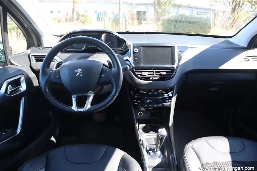 Peugeot 2008 1.2 e-VTI 82hk Aut Svensksåld, bild 5 av 12