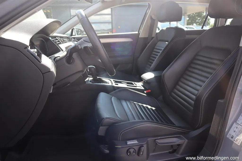 Volkswagen Passat 2.0 TDI 4Motion Alltrack 200hk Aut Momsbil 1 ägare Navi Drag, bild 4 av 12