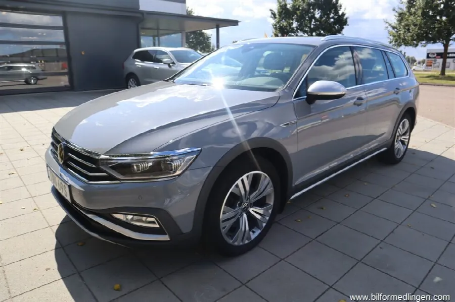 Volkswagen Passat 2.0 TDI 4Motion Alltrack 200hk Aut Momsbil 1 ägare Navi Drag, bild 2 av 12