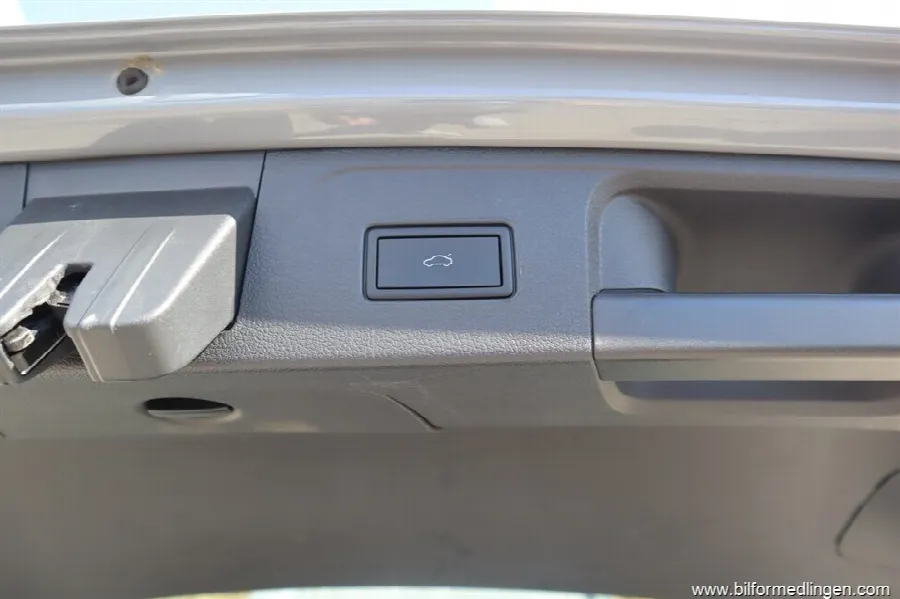 Volkswagen Passat 2.0 TDI 4Motion Alltrack 200hk Aut Momsbil 1 ägare Navi Drag, bild 12 av 12