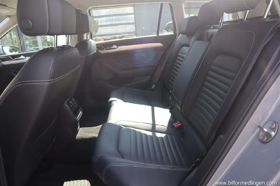 Volkswagen Passat 2.0 TDI 4Motion Alltrack 200hk Aut Momsbil 1 ägare Navi Drag, bild 6 av 12