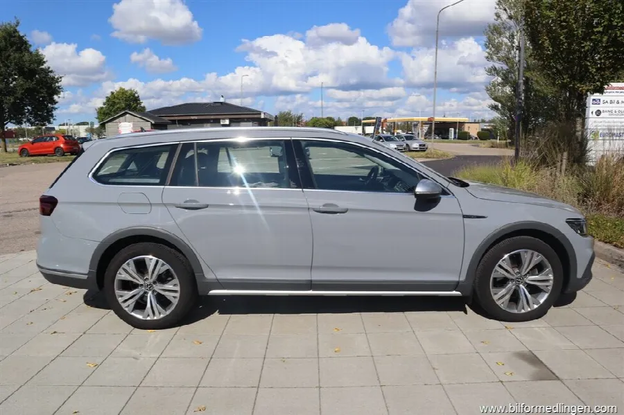 Volkswagen Passat 2.0 TDI 4Motion Alltrack 200hk Aut Momsbil 1 ägare Navi Drag, bild 7 av 12