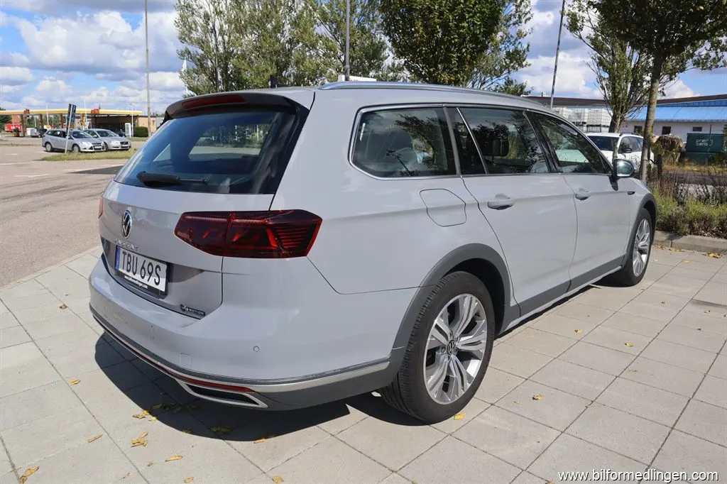 Volkswagen Passat 2.0 TDI 4Motion Alltrack 200hk Aut Momsbil 1 ägare Navi Drag, bild 3 av 12