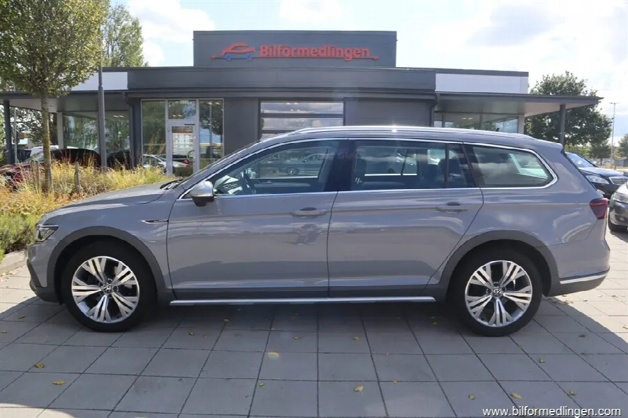 Volkswagen Passat 2.0 TDI 4Motion Alltrack 200hk Aut Momsbil 1 ägare Navi Drag, bild 1 av 12