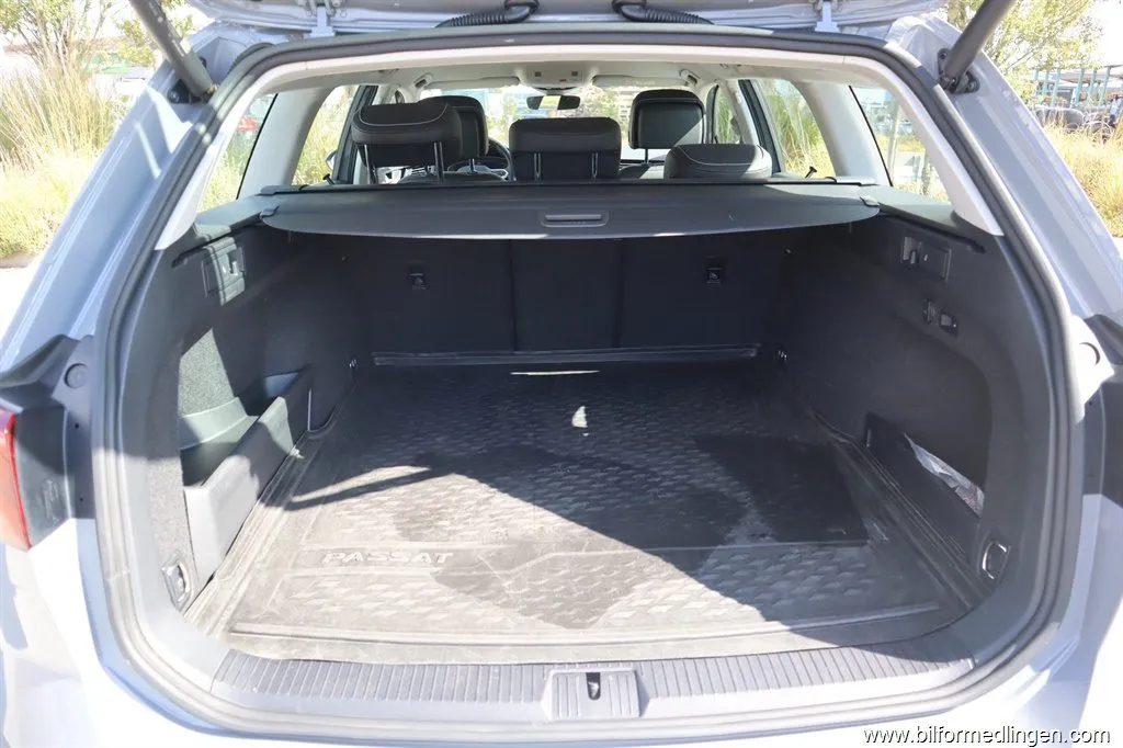 Volkswagen Passat 2.0 TDI 4Motion Alltrack 200hk Aut Momsbil 1 ägare Navi Drag, bild 11 av 12