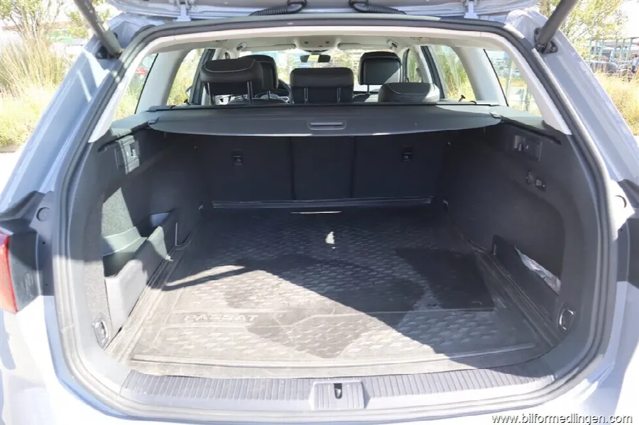 Volkswagen Passat 2.0 TDI 4Motion Alltrack 200hk Aut Momsbil 1 ägare Navi Drag, bild 11 av 12
