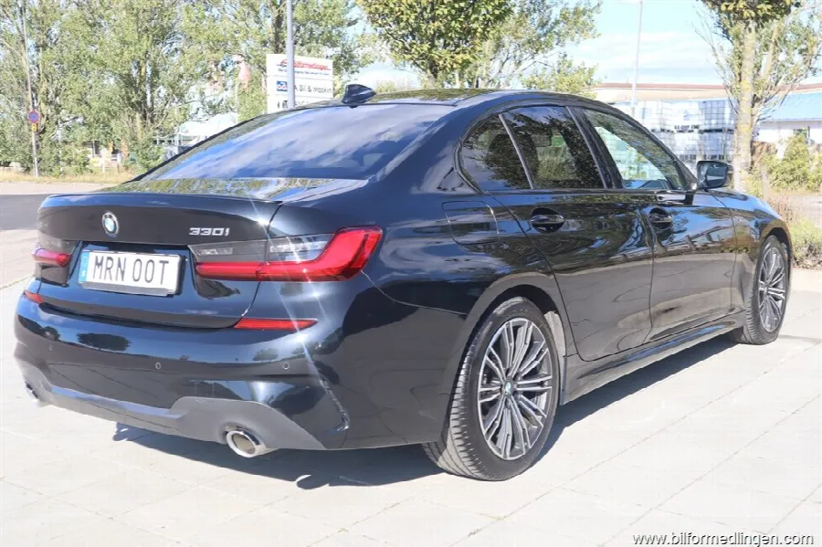 BMW 330 i xDrive 4-door Sedan 258hk M-Sport Navi Drag Svensksåld, bild 6 av 12