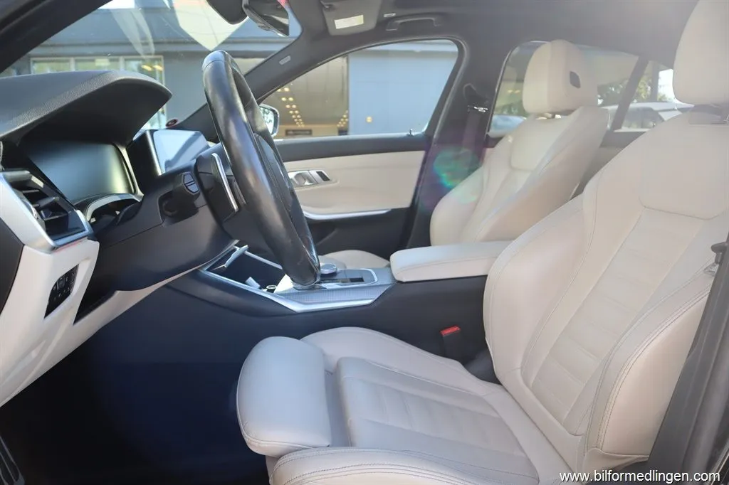 BMW 330 i xDrive 4-door Sedan 258hk M-Sport Navi Drag Svensksåld, bild 10 av 12