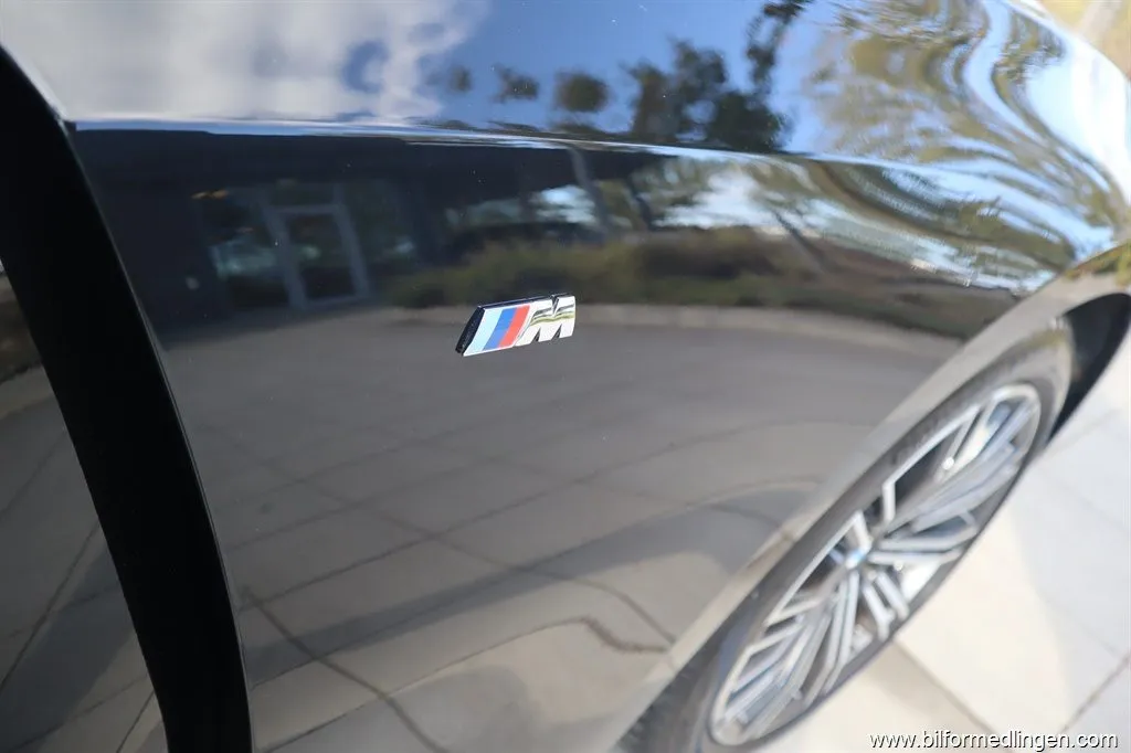 BMW 330 i xDrive 4-door Sedan 258hk M-Sport Navi Drag Svensksåld, bild 5 av 12