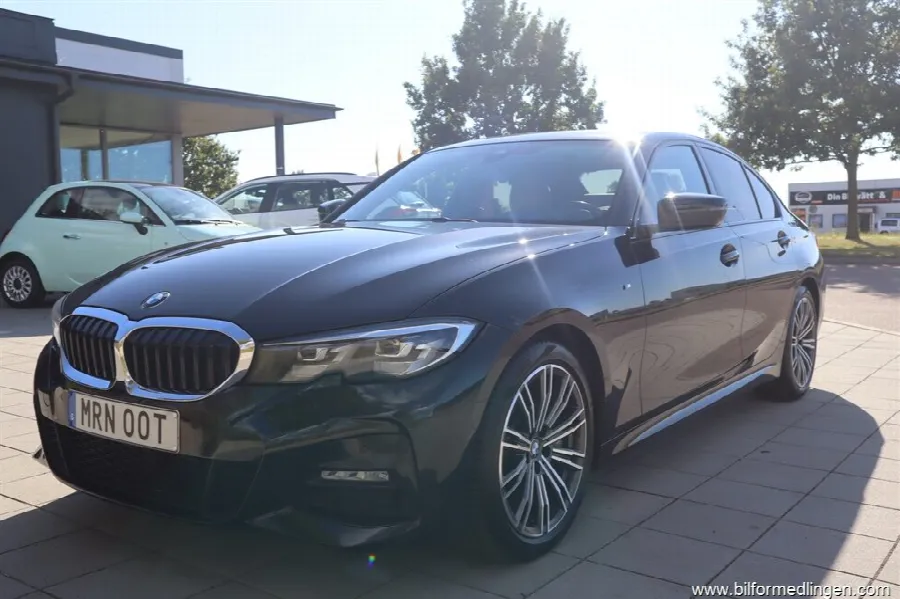 BMW 330 i xDrive 4-door Sedan 258hk M-Sport Navi Drag Svensksåld, bild 2 av 12