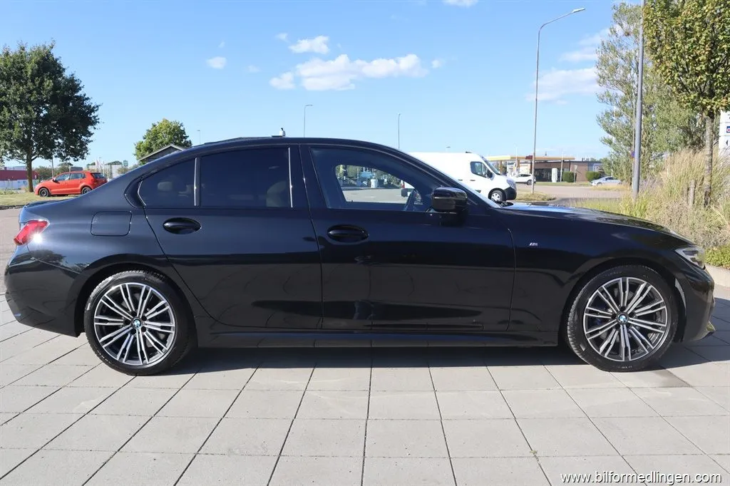 BMW 330 i xDrive 4-door Sedan 258hk M-Sport Navi Drag Svensksåld, bild 4 av 12