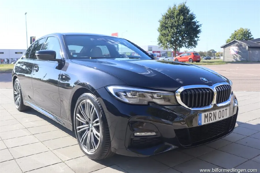 BMW 330 i xDrive 4-door Sedan 258hk M-Sport Navi Drag Svensksåld, bild 3 av 12