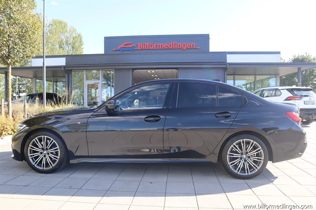 BMW 330 i xDrive 4-door Sedan 258hk M-Sport Navi Drag Svensksåld, bild 1 av 12
